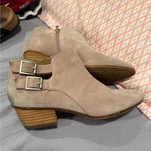 Clark’s Women's Tan Ankle Boots